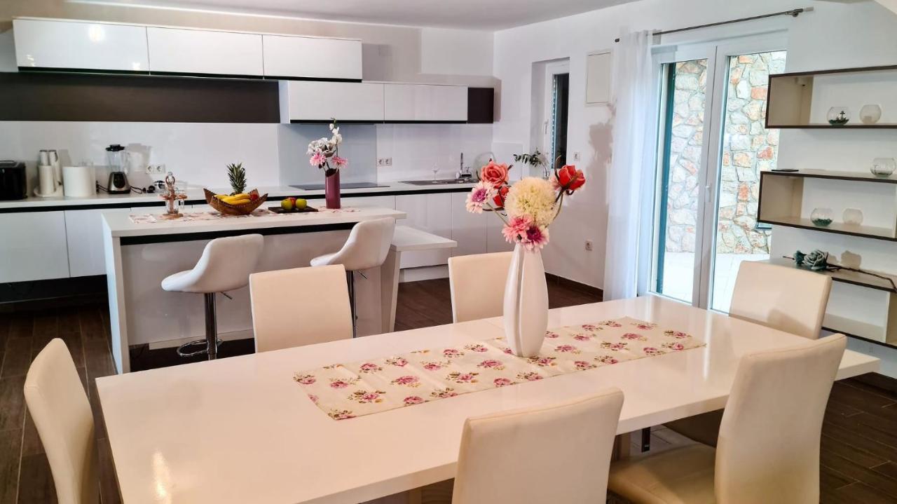 Villa Relax , With Seaview And Two Pools Near Beach Starigrad  Luaran gambar
