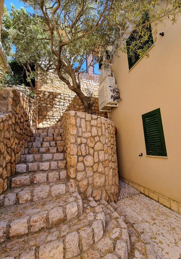 Villa Relax , With Seaview And Two Pools Near Beach Starigrad  Luaran gambar