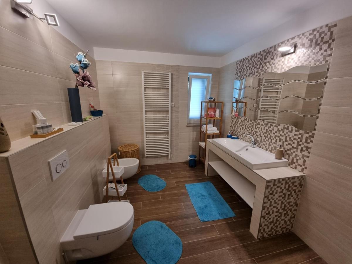 Villa Relax , With Seaview And Two Pools Near Beach Starigrad  Luaran gambar